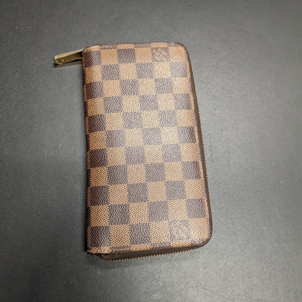 Louis Vuitton Damier Ebene Zippy Wallet